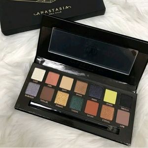 SOLD!!!! Anastasia Beverly Hills Prism Palette 10